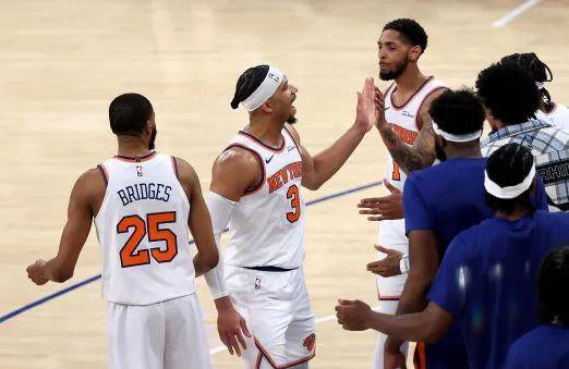 乐鱼体育官方下载-【现场】361刀票价见证疯狂 纽约逆转创季后赛纪录